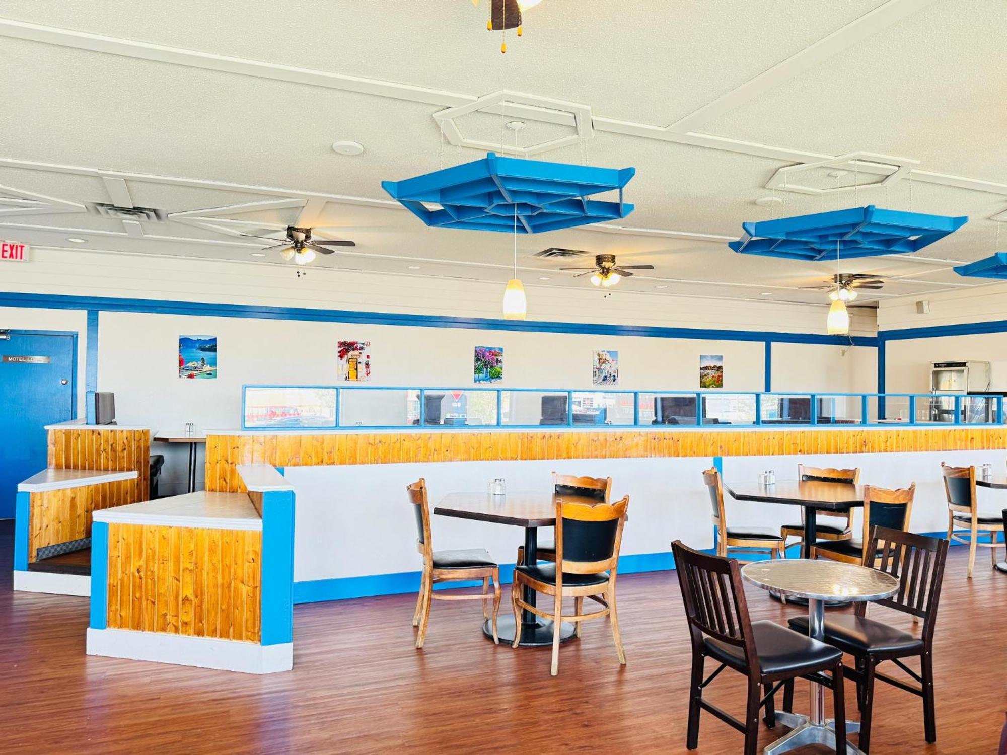Ramada By Wyndham Dawson Creek Hotel ภายนอก รูปภาพ