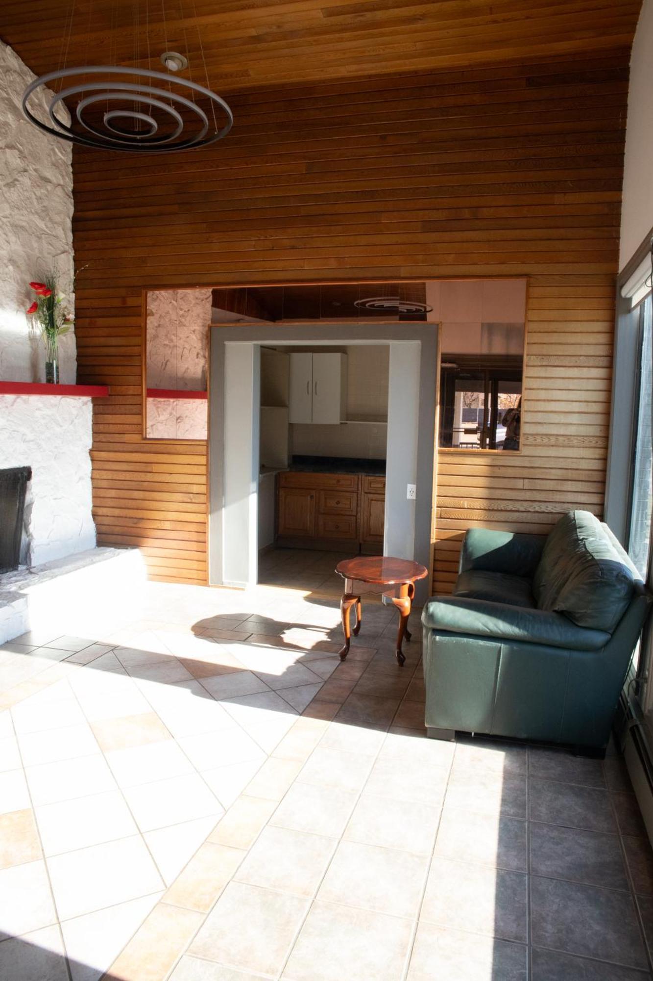 Ramada By Wyndham Dawson Creek Hotel ภายนอก รูปภาพ