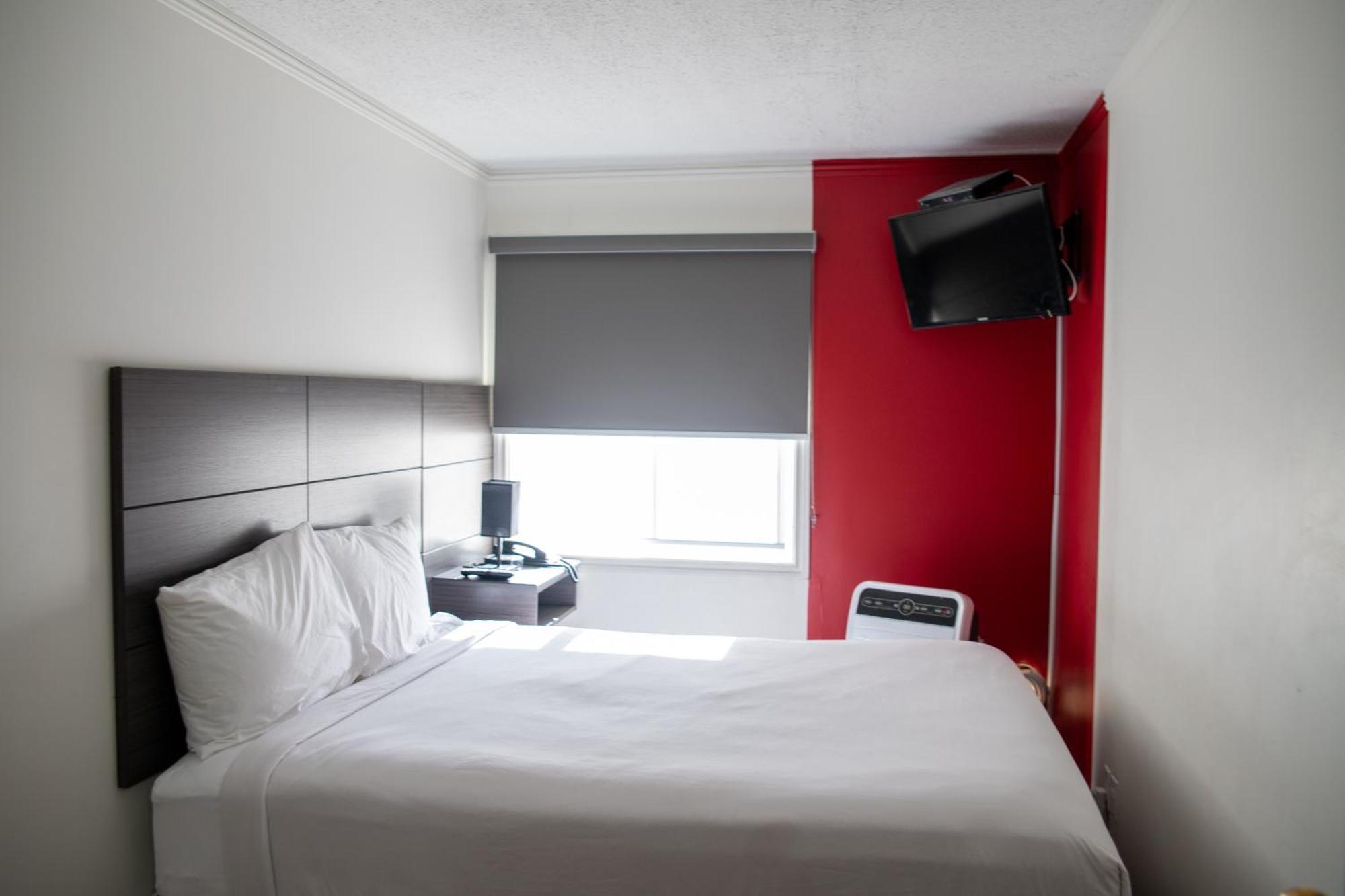 Ramada By Wyndham Dawson Creek Hotel ภายนอก รูปภาพ