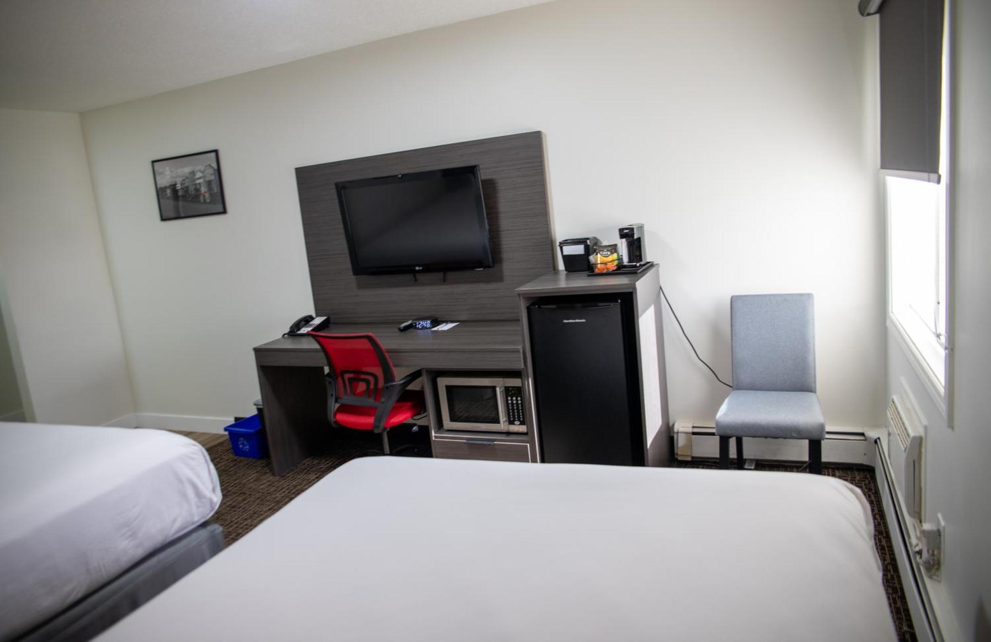 Ramada By Wyndham Dawson Creek Hotel ภายนอก รูปภาพ
