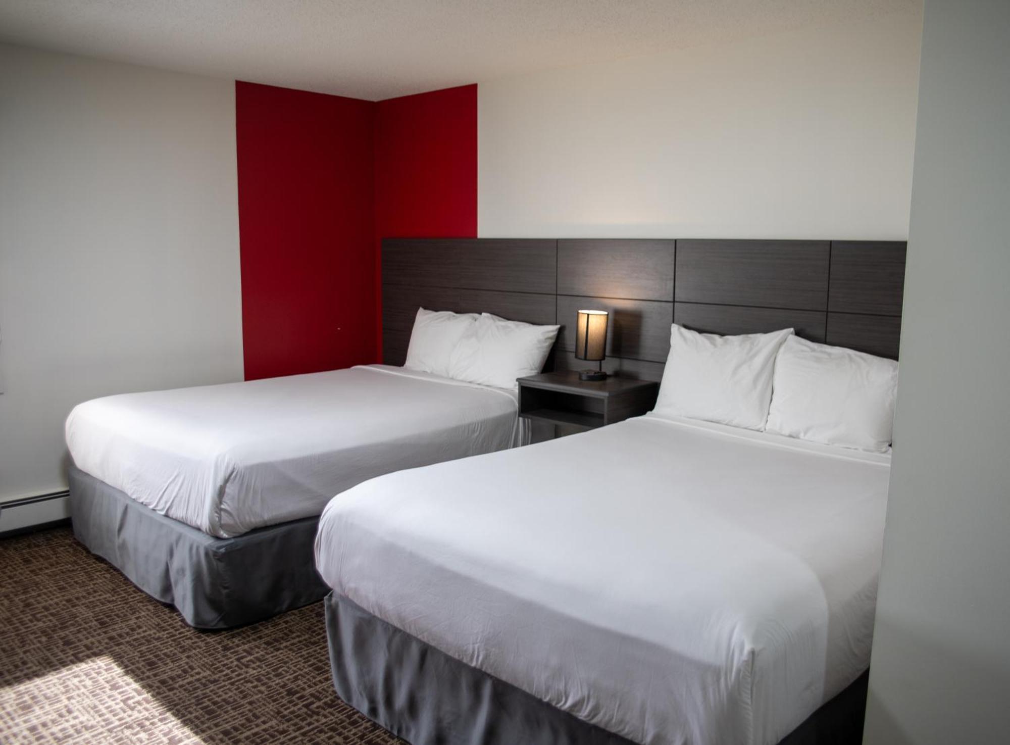 Ramada By Wyndham Dawson Creek Hotel ภายนอก รูปภาพ