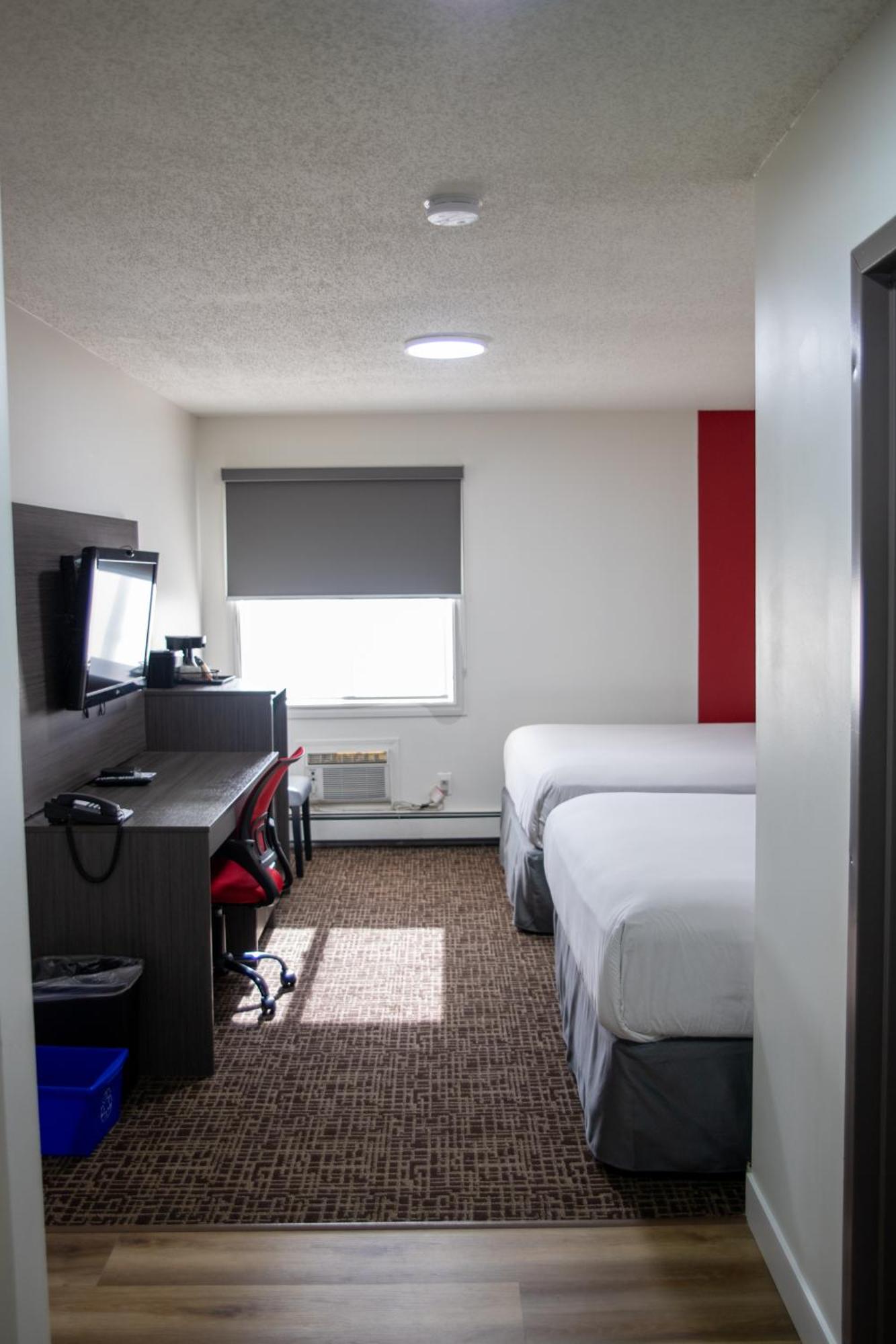 Ramada By Wyndham Dawson Creek Hotel ภายนอก รูปภาพ