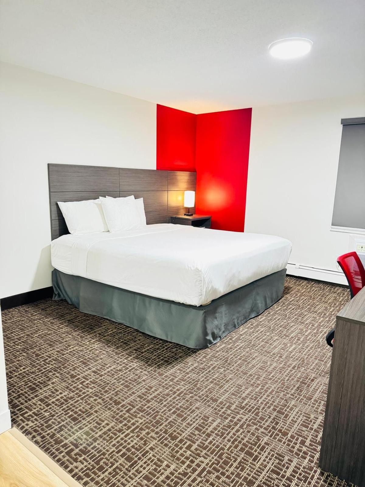 Ramada By Wyndham Dawson Creek Hotel ภายนอก รูปภาพ