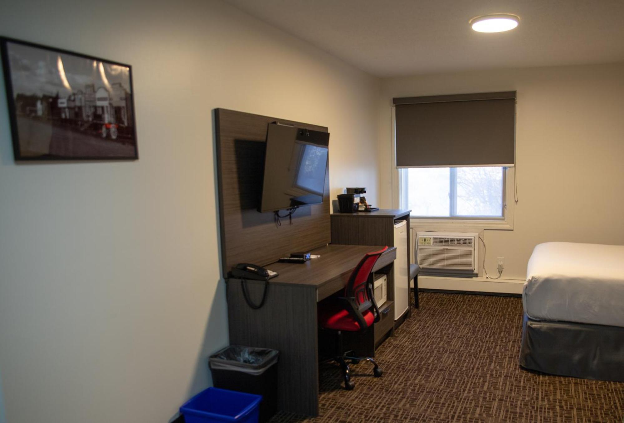 Ramada By Wyndham Dawson Creek Hotel ภายนอก รูปภาพ