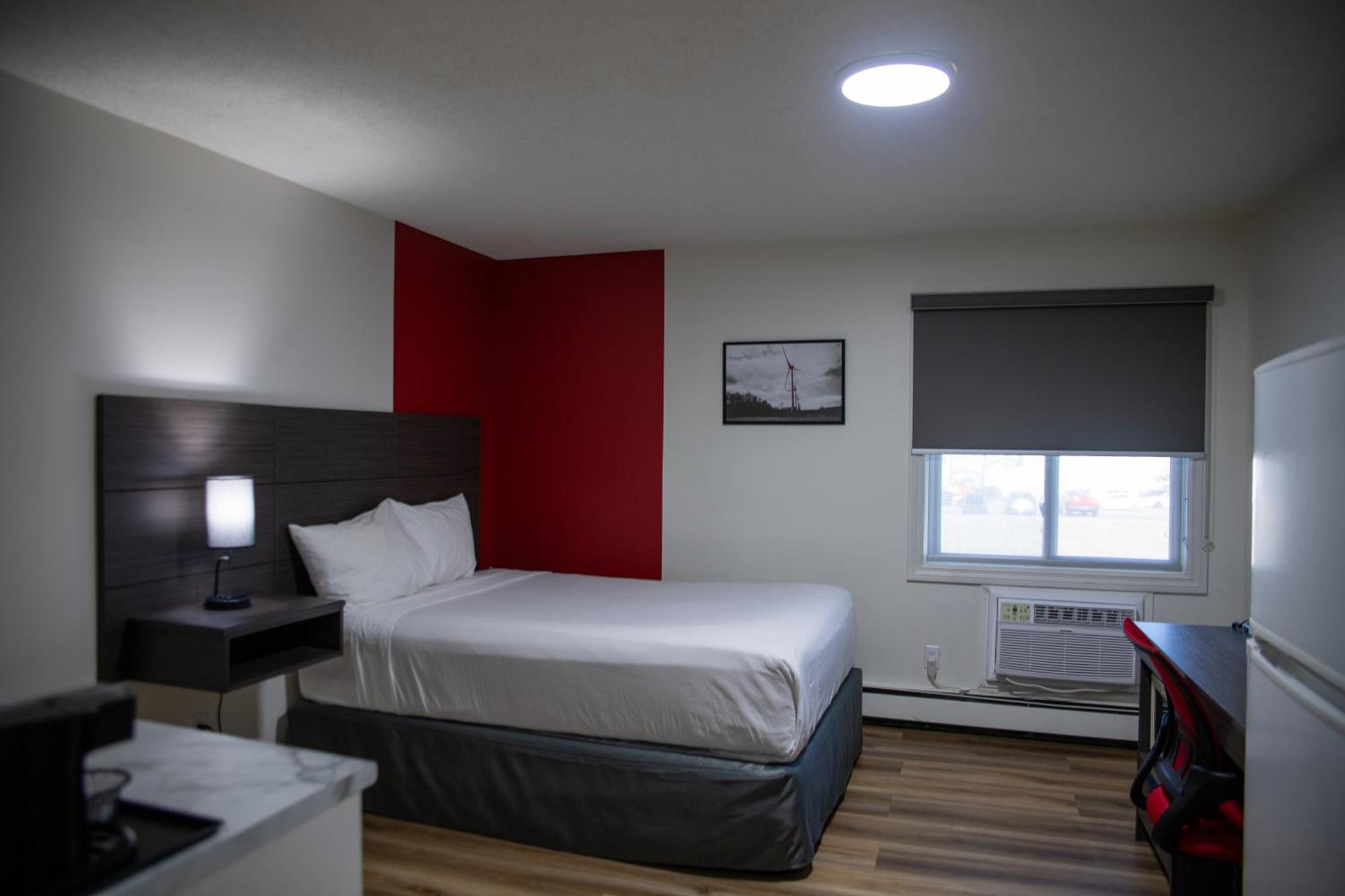 Ramada By Wyndham Dawson Creek Hotel ภายนอก รูปภาพ
