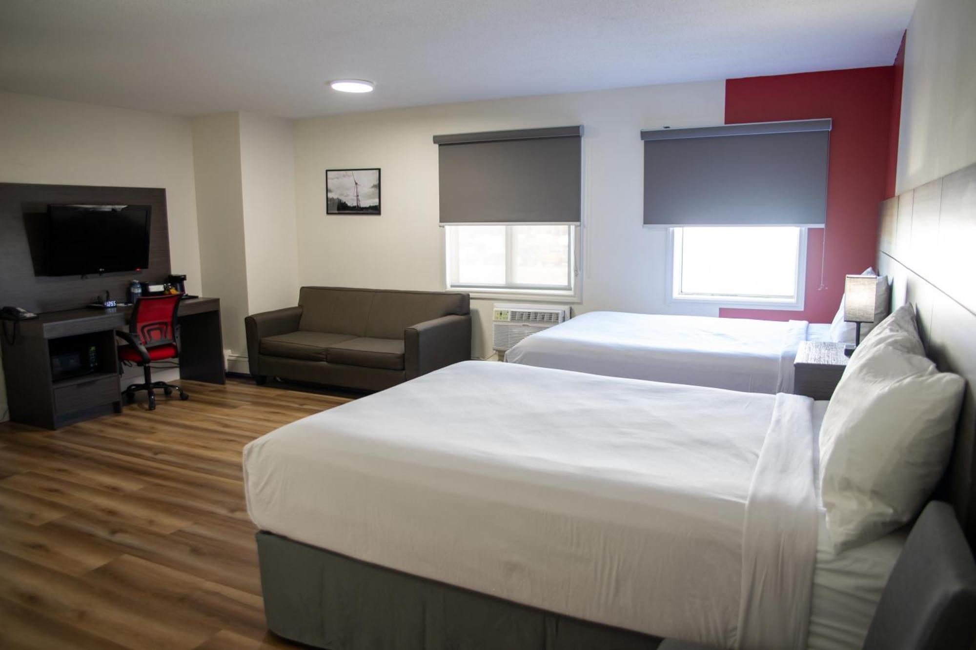 Ramada By Wyndham Dawson Creek Hotel ภายนอก รูปภาพ