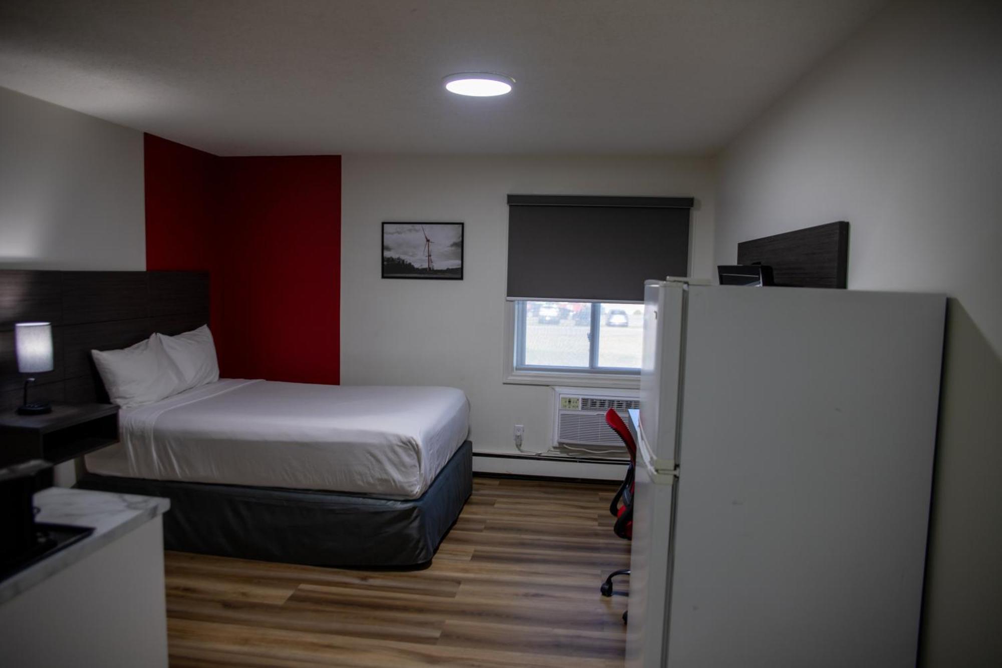 Ramada By Wyndham Dawson Creek Hotel ภายนอก รูปภาพ